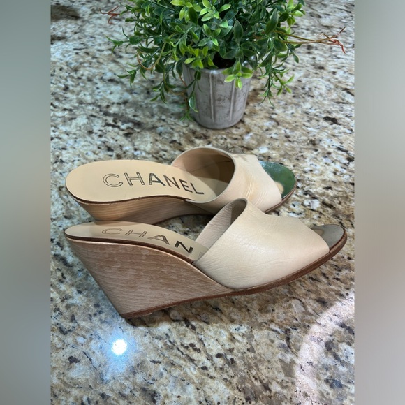 CHANEL Cream Leather Open Toe Wooden Wedges Mules 37 - Picture 2 of 12